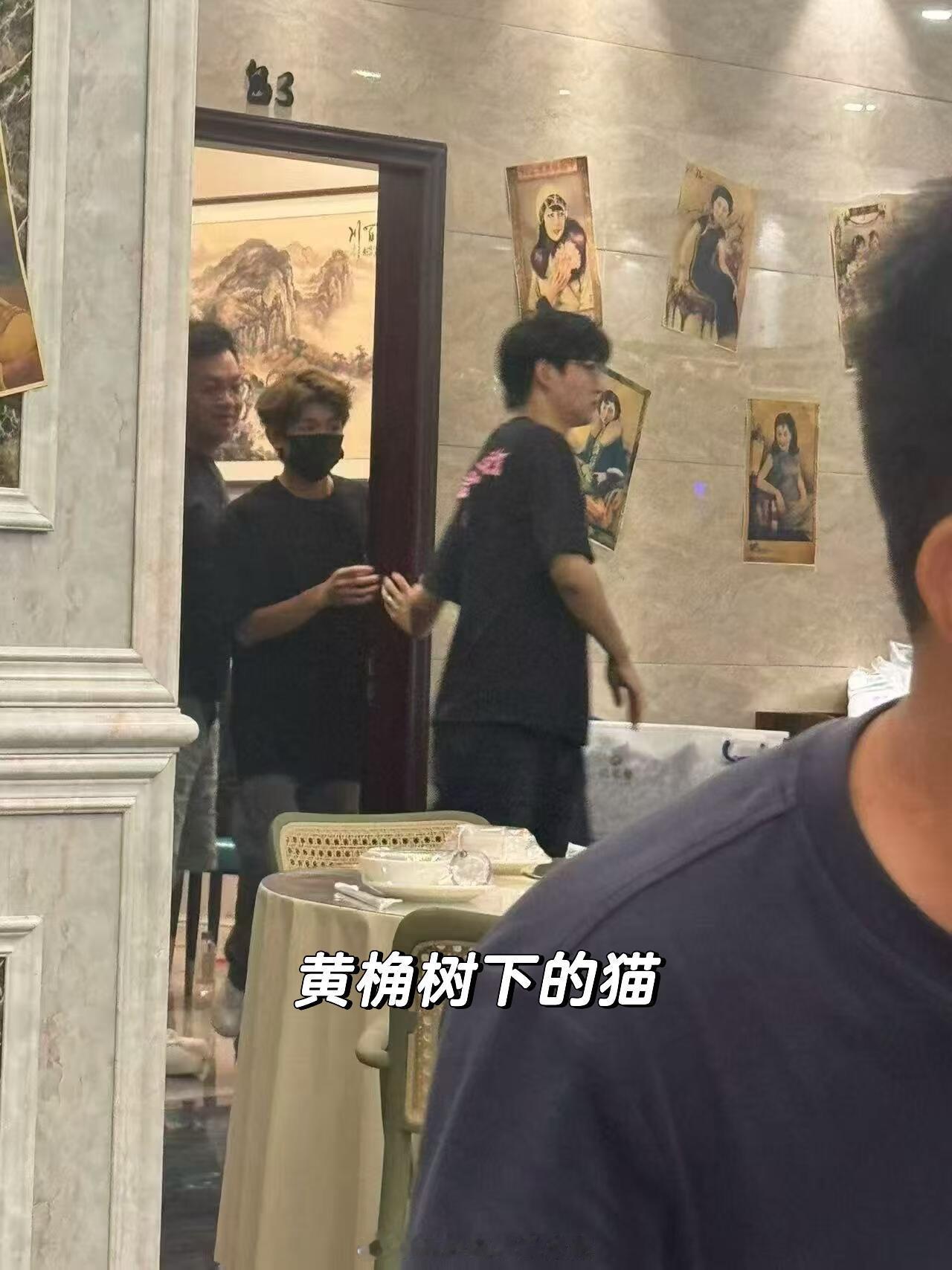 让窝也偶遇一次行不行[污]偶遇王源在厦门吃海鲜在厦门偶遇王源吃海鲜 ​​​