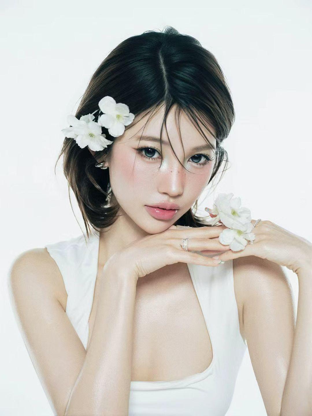 精致美女[烟花][烟花]
用于艺术欣赏，没有不良引导！