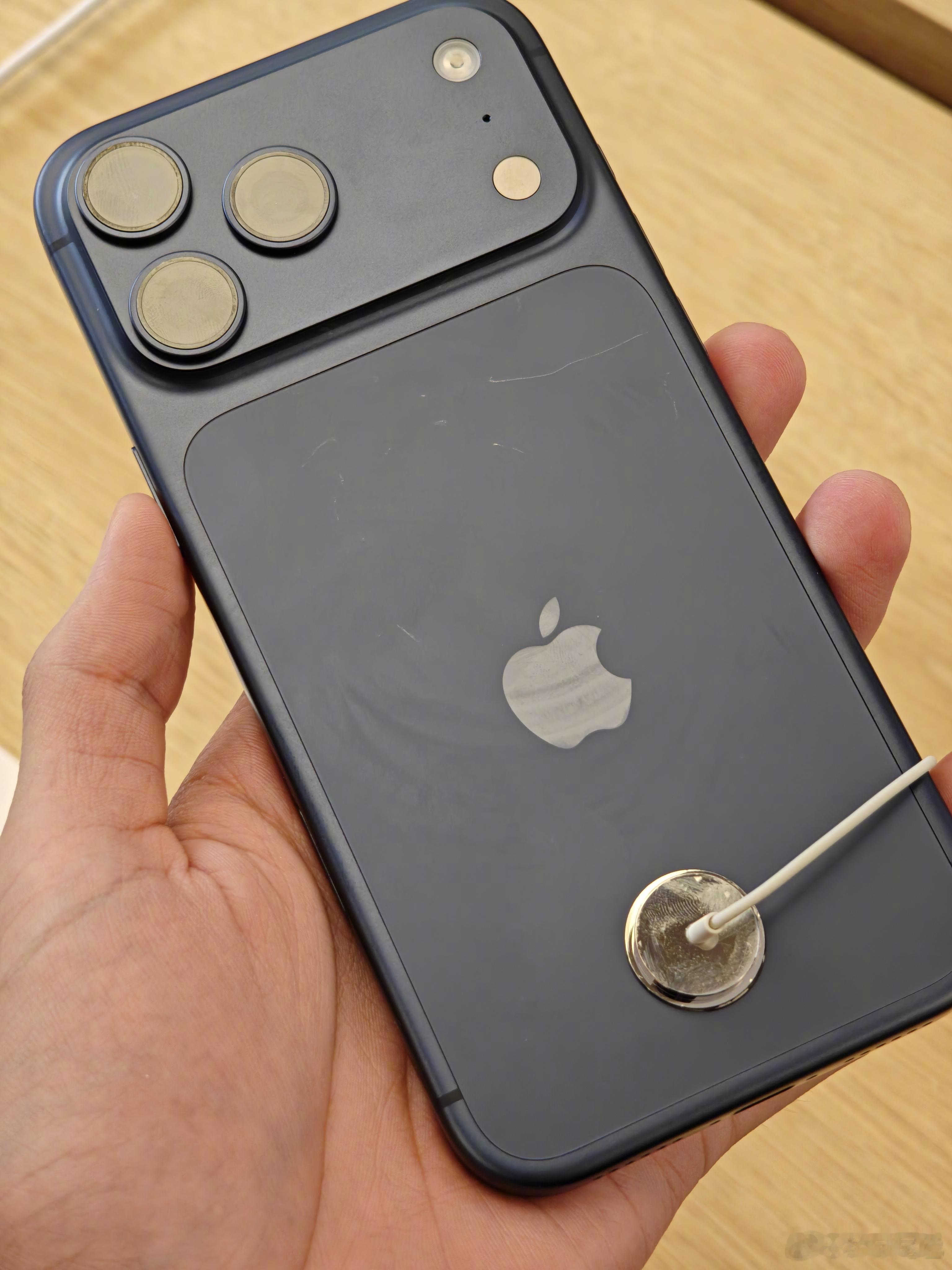 想不到[笑cry][笑cry]今年的 iphone17 Pro Max 这么容易