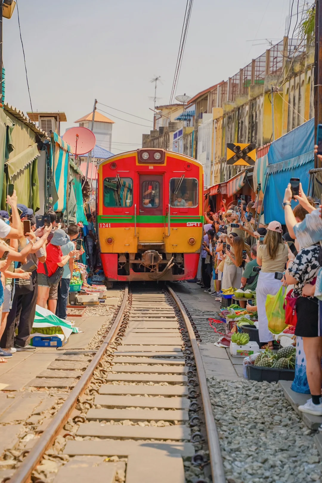 第一次来泰国总要去看看神奇的两大市场吧！