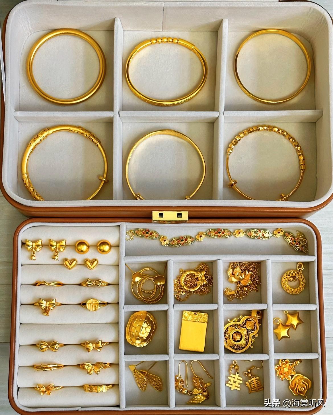 金价忽涨忽跌，对普通家庭的影响真不小！

家里囤了黄金首饰、金条的，看着金价涨心