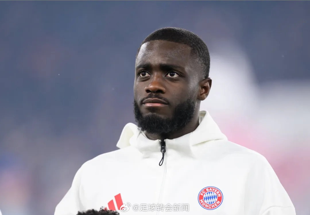 赫内斯在接受德国天空体育采访时表示，乌帕梅卡诺将和拜仁续约。他表示：“我认为乌帕