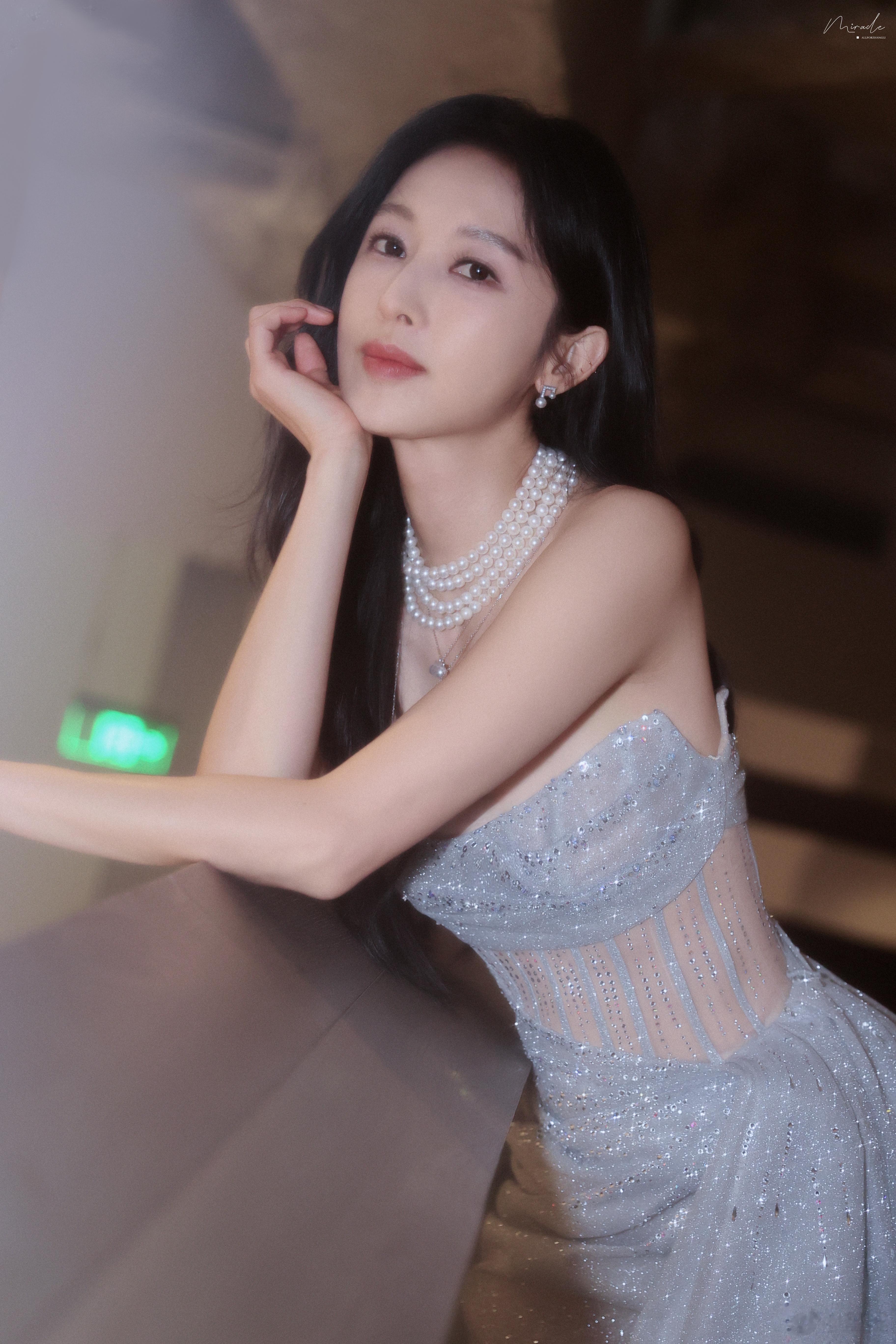 张俪 ✨ 风尚灵感之夜，灵动优雅绽放迷人风采 ​​​