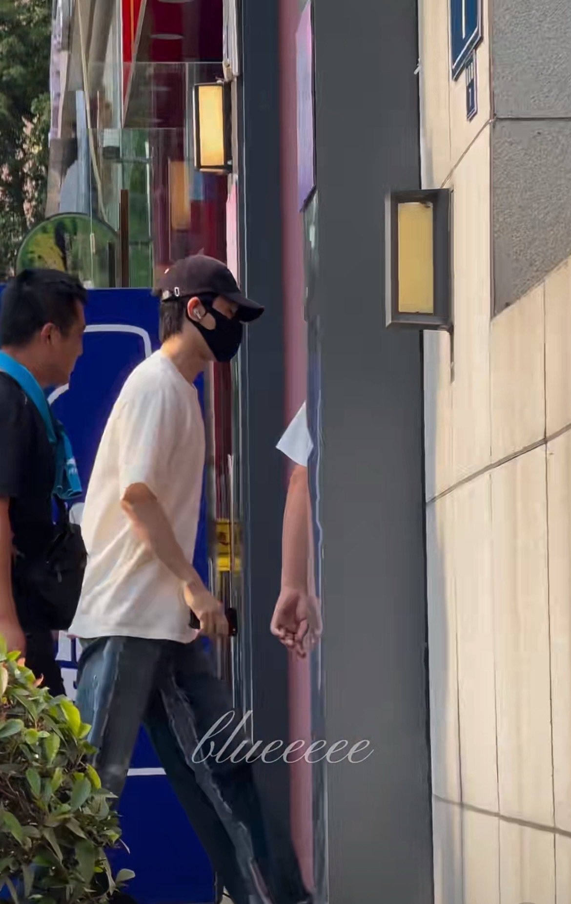 瘦高瘦高的 
