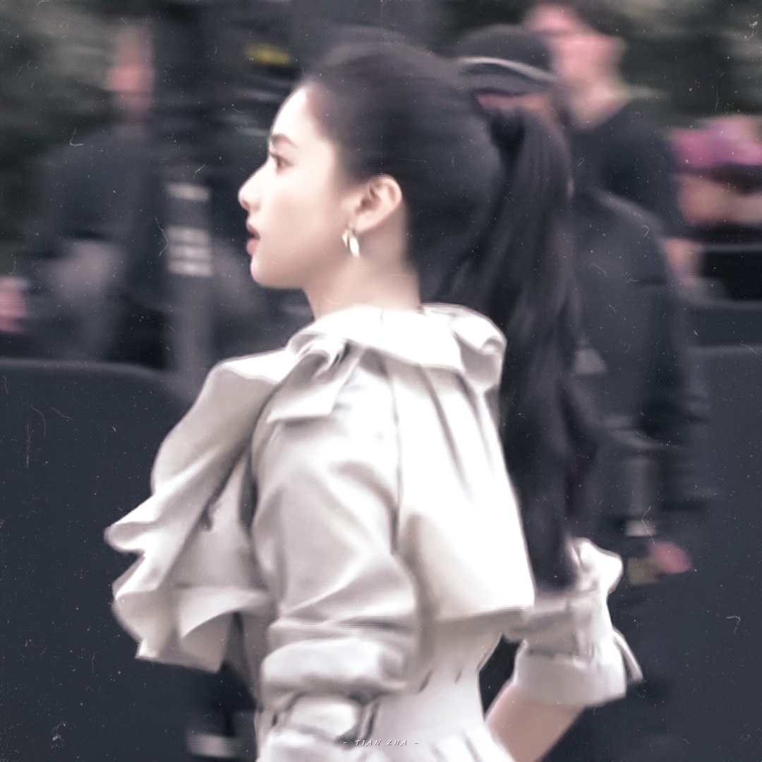 公主好完美的一颗圆脑袋 ​​​