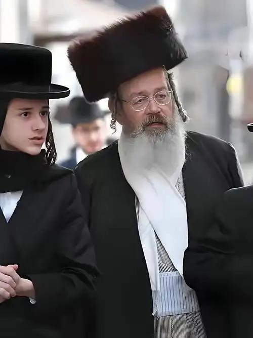 某天，鱿鱼找上一众老牌大国，想给自己全族找个新安身之处，一场全员互推的名场面就此