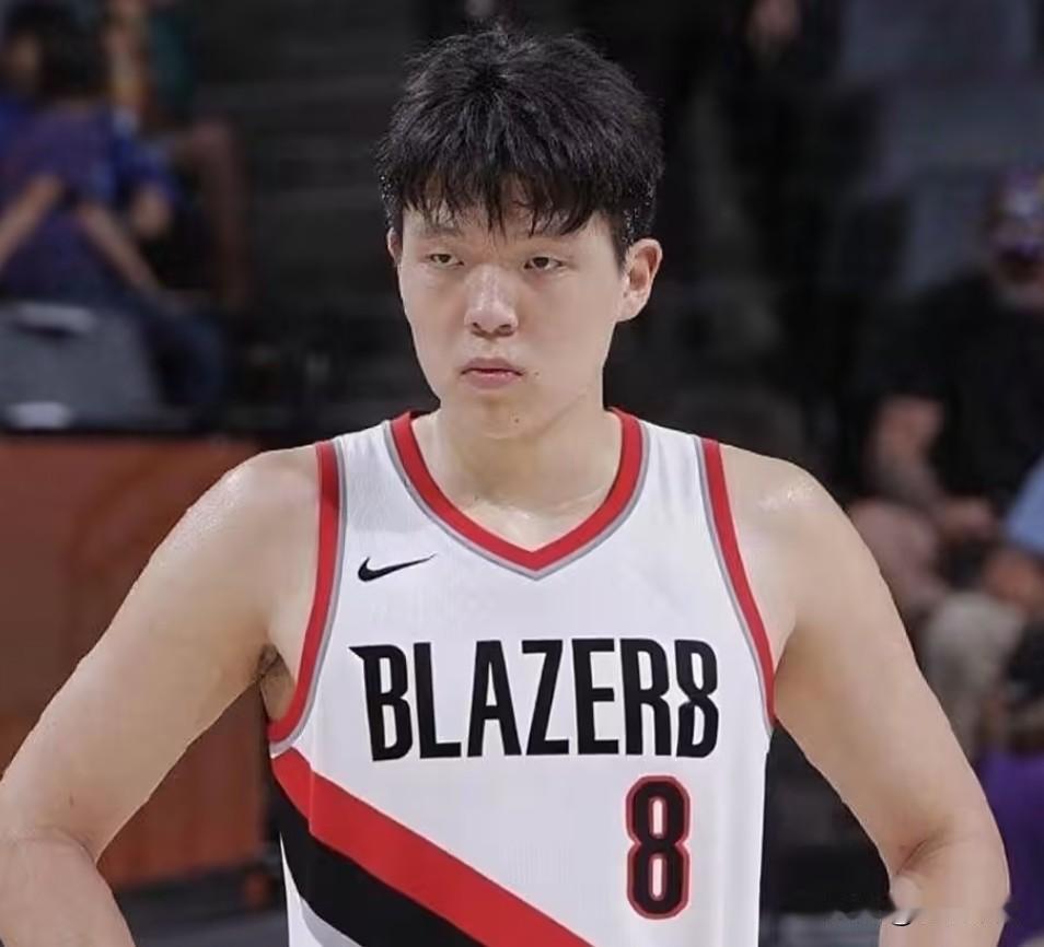 杨翰森无缘对位詹姆斯！詹姆斯已经被召回！杨翰森首节吞蛋！开场3中0，场上感觉软绵