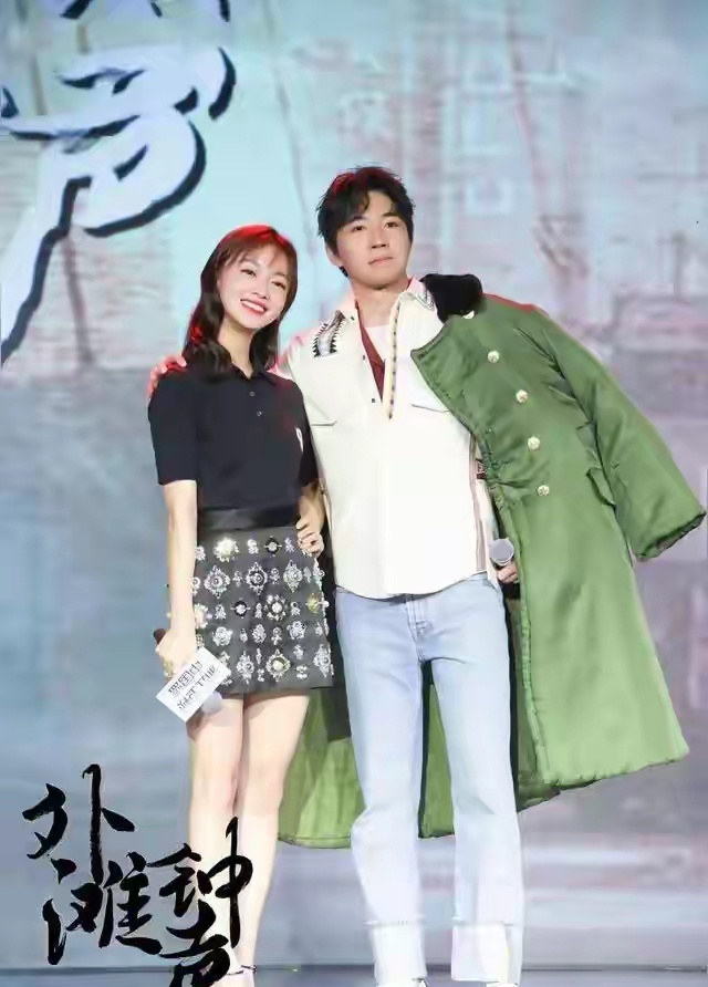 俞灏明的家里不是一般的有钱，嗝别的演员或者歌手面对这么严重的烧伤都直接退圈了，看