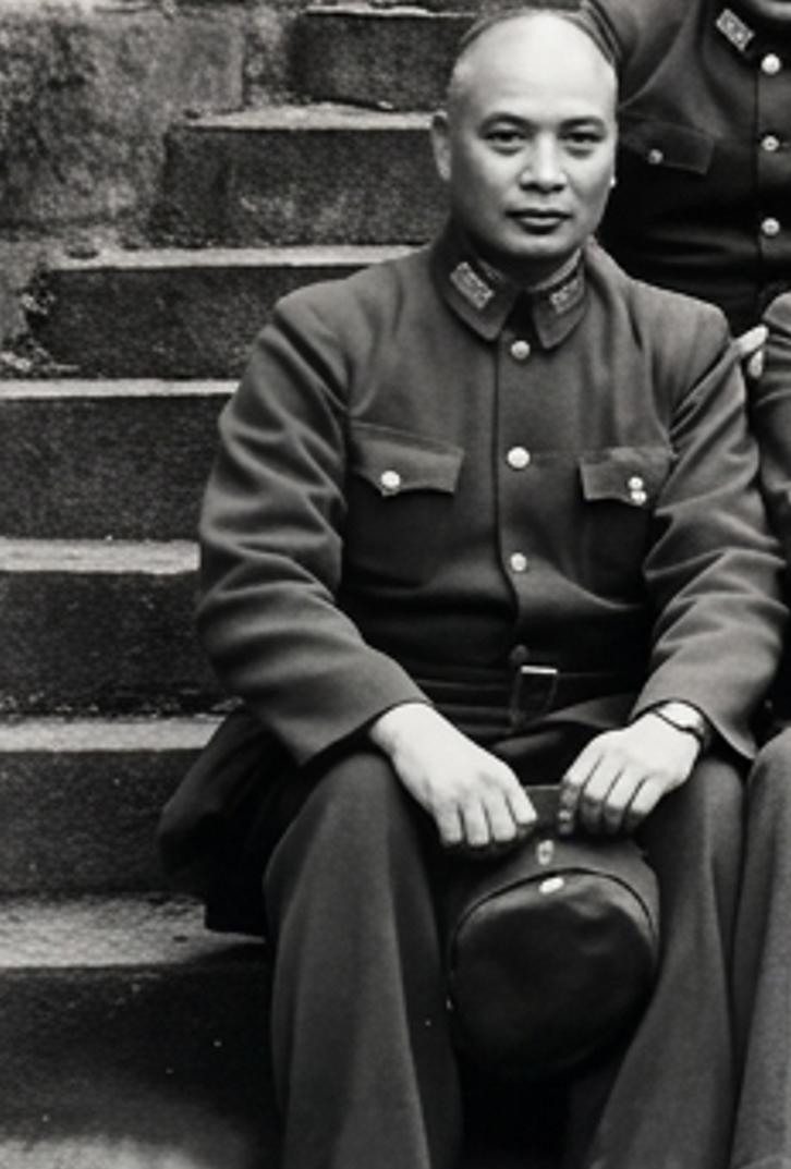 范汉杰还没留胡子的罕见照片，这是什么时候拍的？

相比于1948年10月15日在