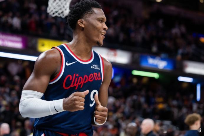 04月16日讯 NBA附加赛，快船121-126不敌勇士。据快船记者Law Mu