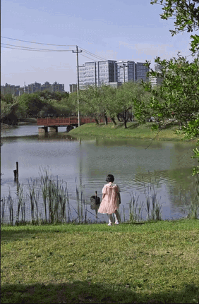 女儿第一次去妈妈母校就印象深刻！ ​​​