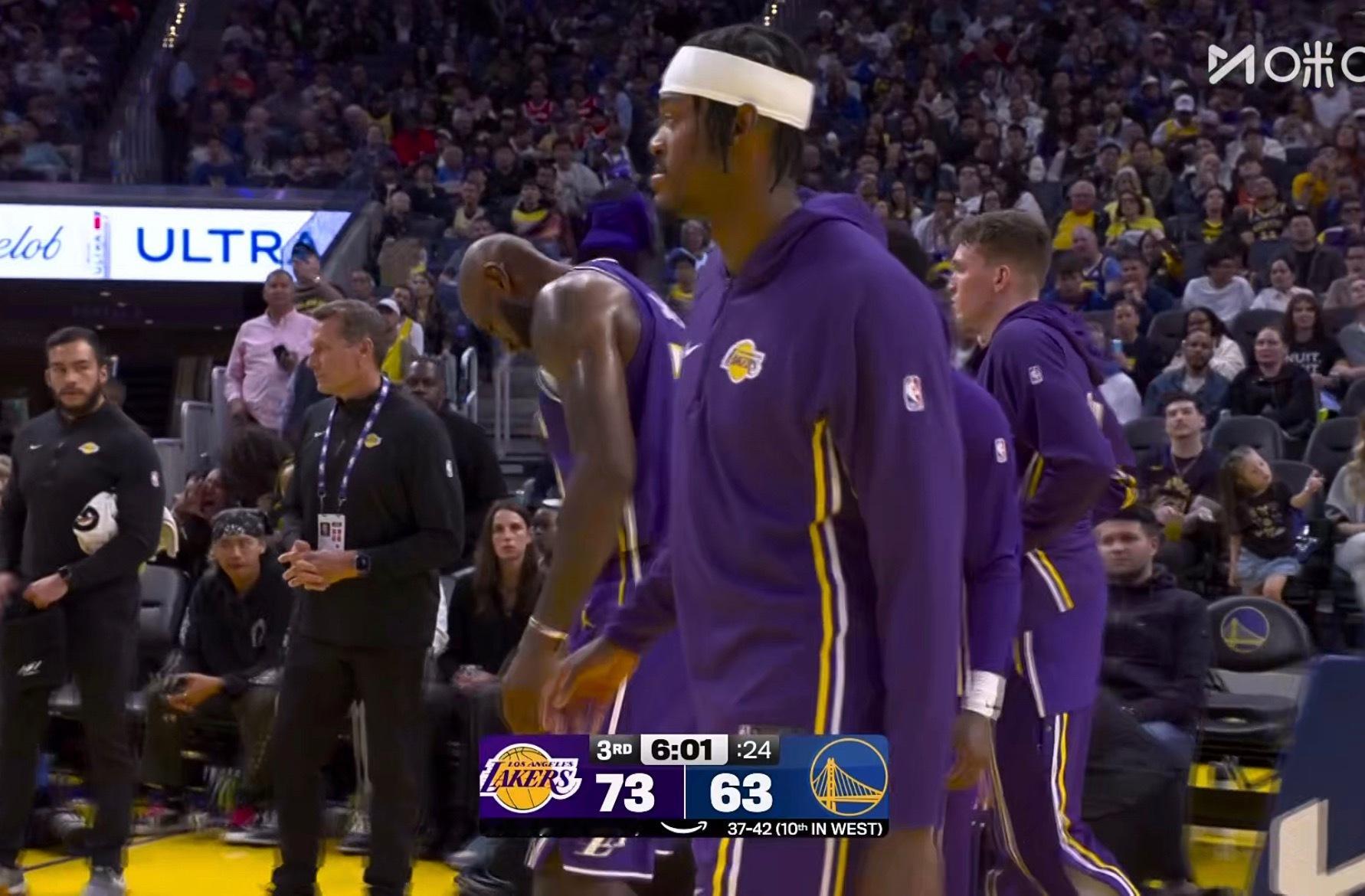 老詹盖帽撞到手了 ，希望没事湖人vs勇士