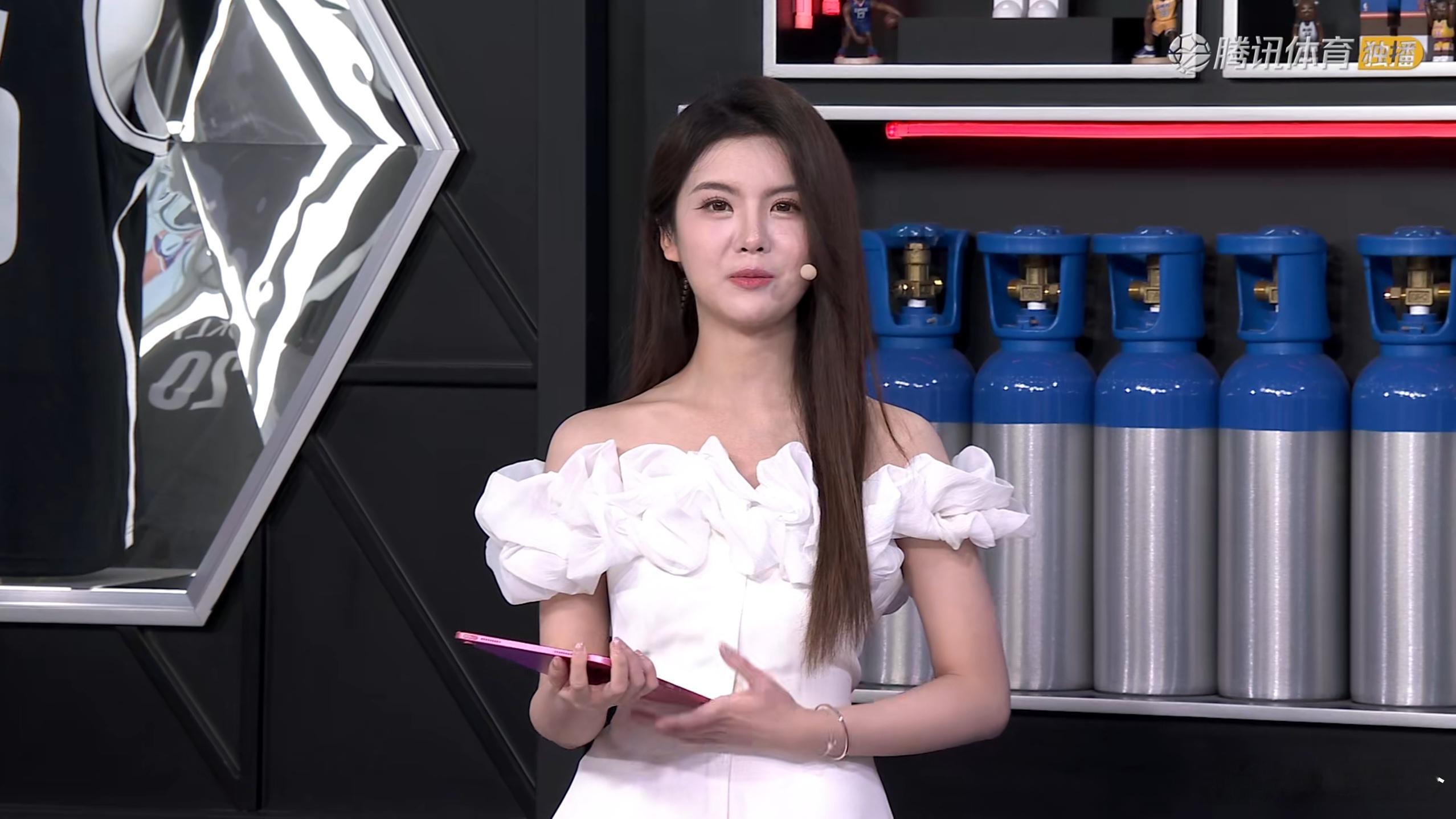 今年NBA季后赛，绝对能让腾讯和咪咕赚一波体育会员，因为看点实在是太多了：1、杨