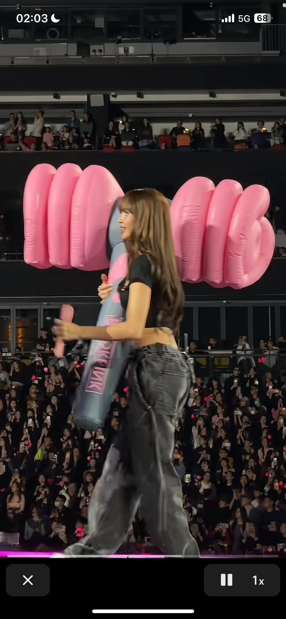 丽霞好喜欢这个大粉锤啊，个巡一定要给她搞一个大的星星棒啊！！！ 