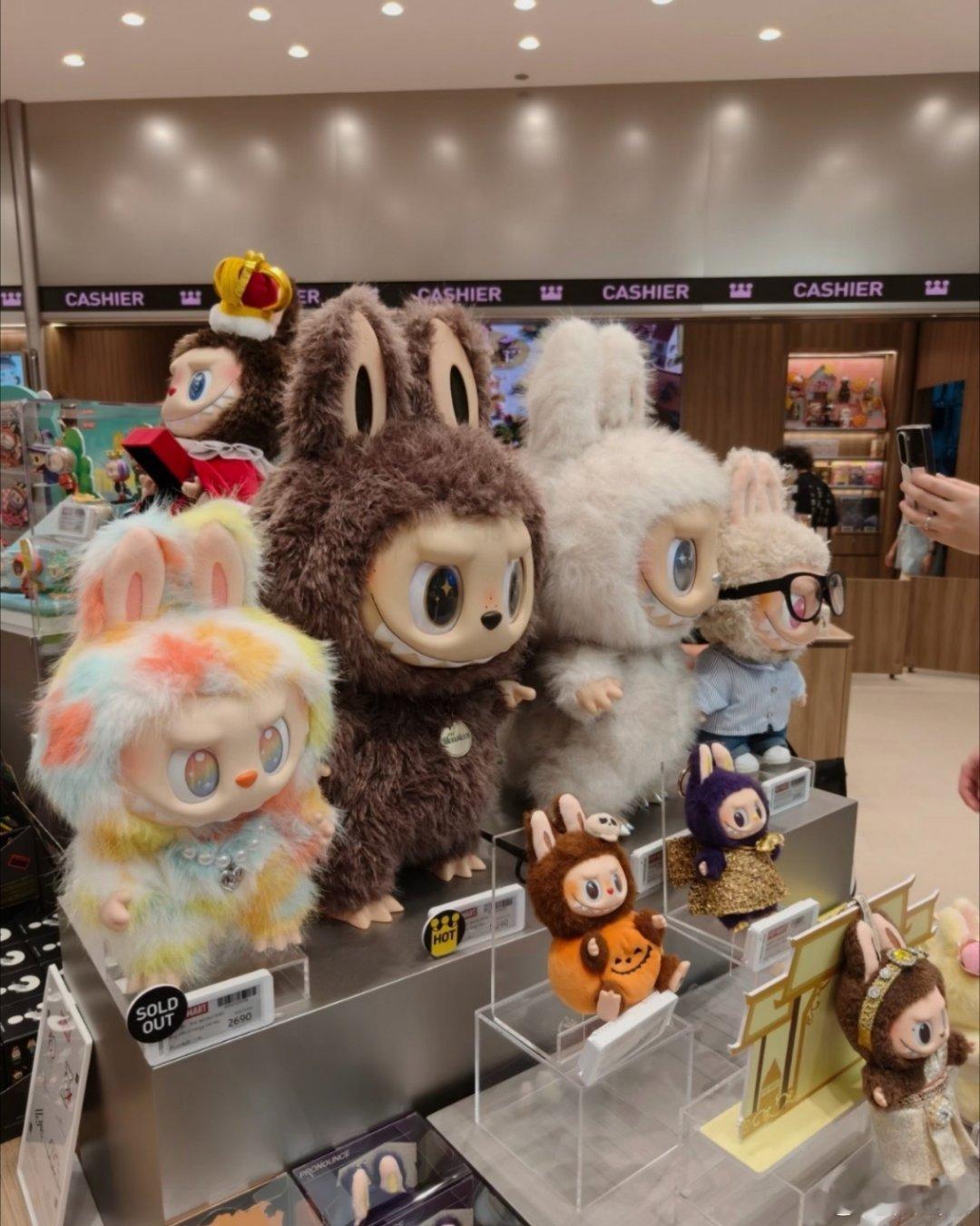 LABUBU不用抢了本来就是炒作、追风，现在热度过去了，不用抢不是也很正常