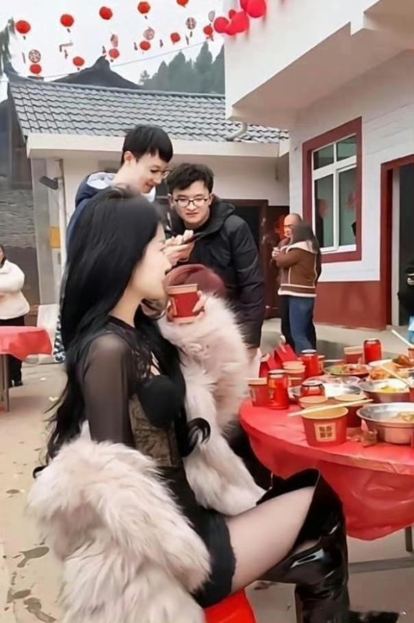 在老家吃席碰到的，这样的女人一般人谁敢娶啊 