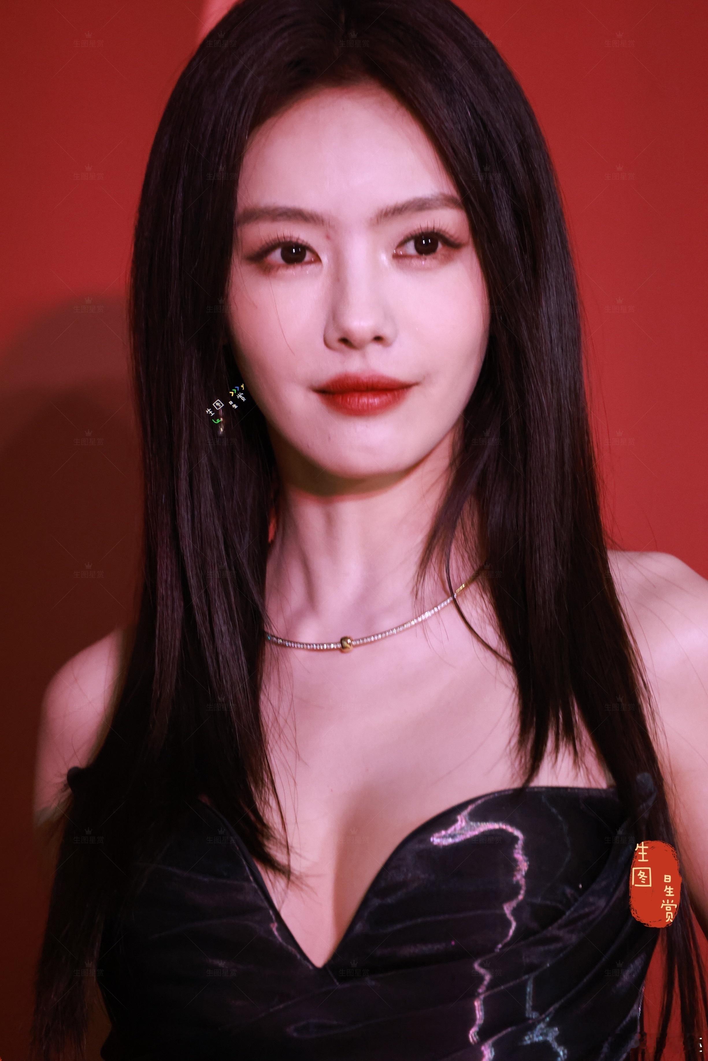 蔡文静天猫盛典红毯生图