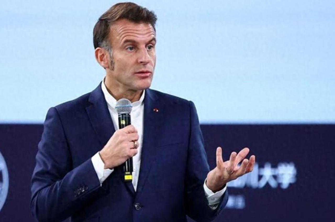 马克龙分享访华成果，泽连斯基听完即刻动身，中方一句话至关重要。
 
12月初的北