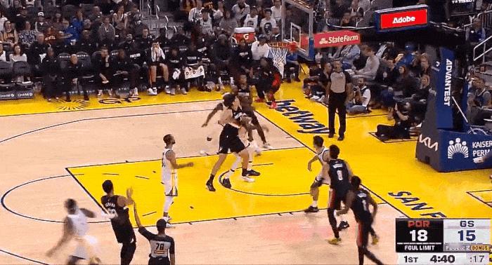 球不落地！三传入魂！勇士这节奏真快！
在今天NBA季前赛勇士对阵开拓者的第一节比