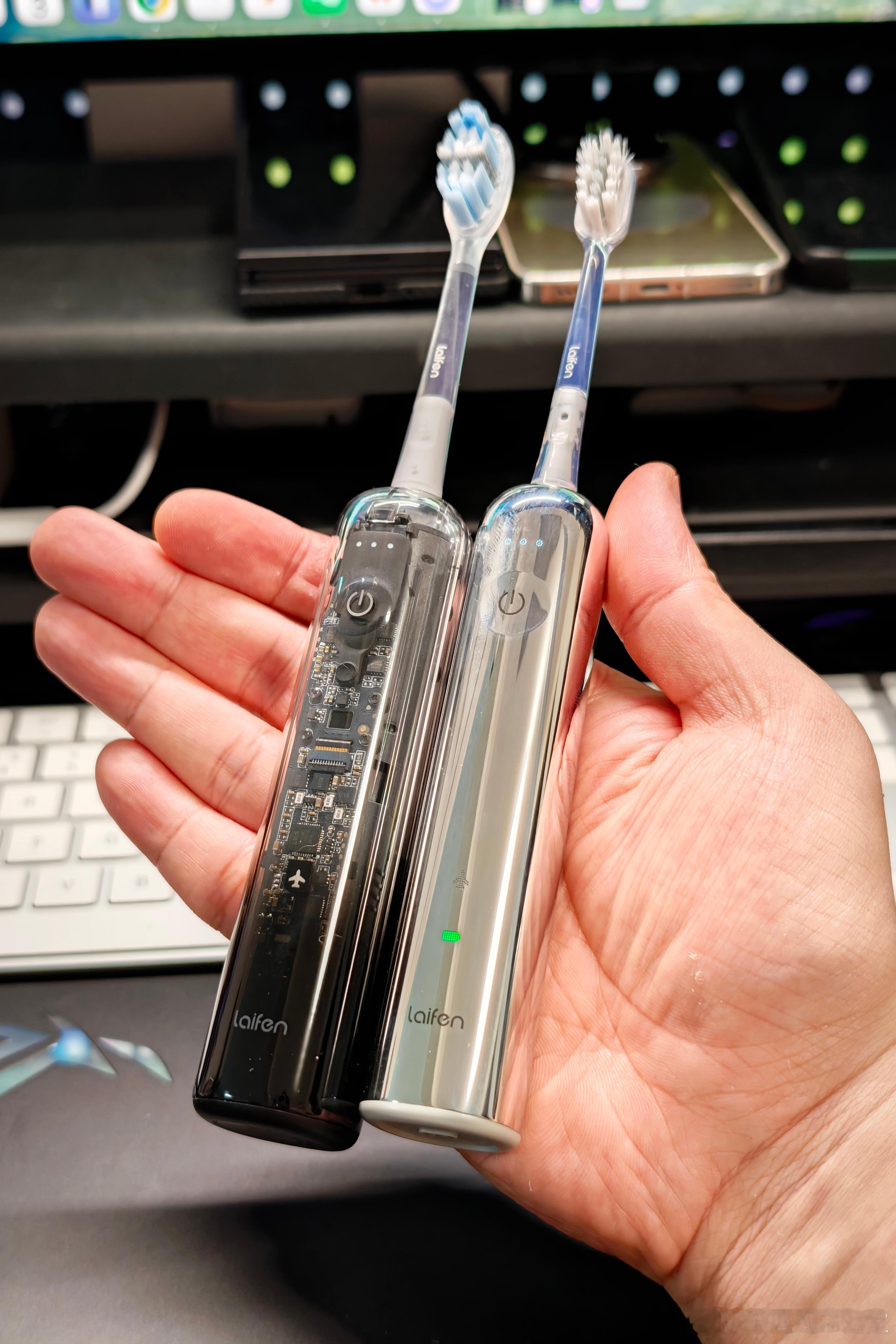 换了徕芬的新款电动牙刷，限时8.5折还可以。新款的透明版依旧非常Apple，最大