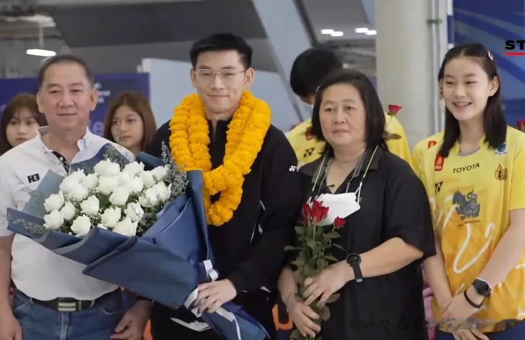  

现场照片：昆拉武特家人为世界冠军接机，并一起分享胜利的喜悦！
 ​​​  