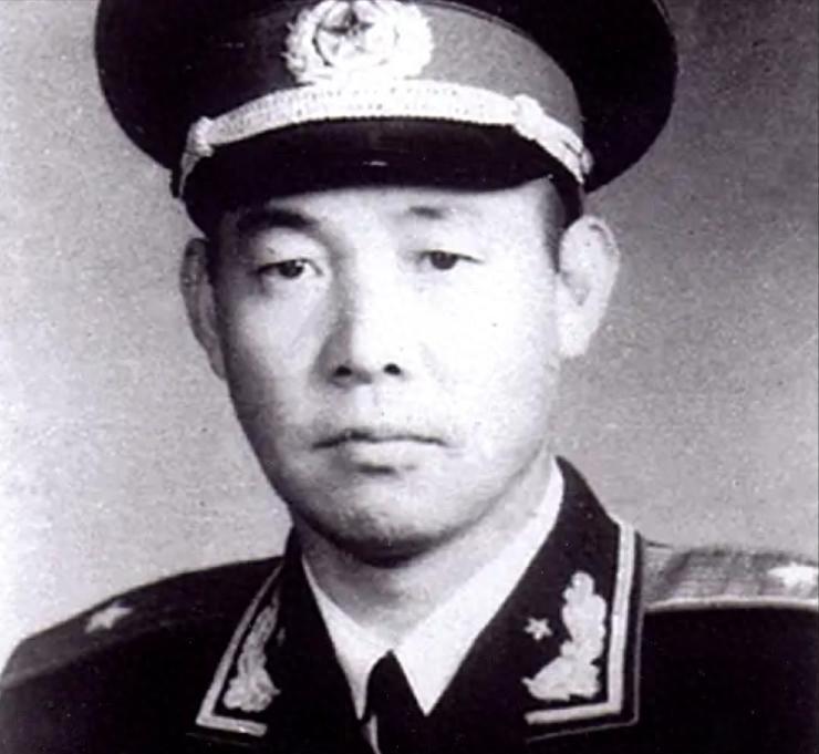 刘志丹牺牲后，他质问宋任穷：攻打碉堡不能劝住军长吗？为何阻拦不了他亲自上前
19