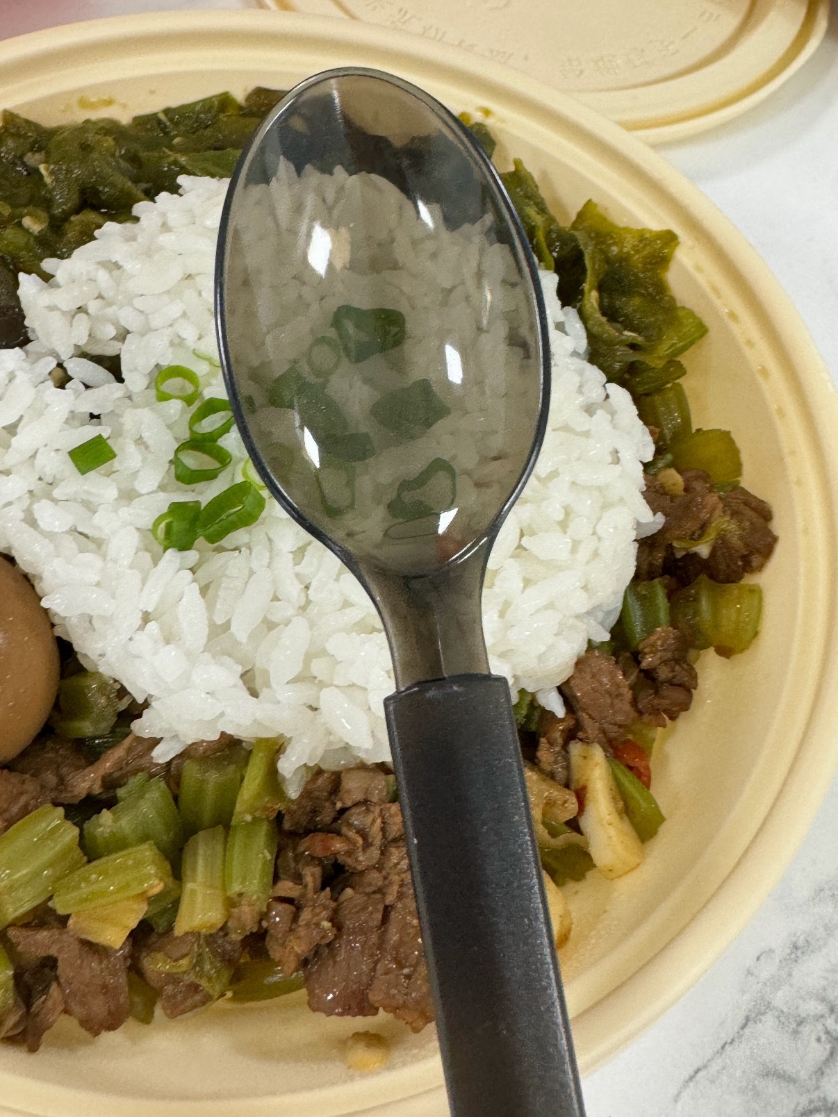 外卖勺鄙视链！一般至尊勺我都给好评，液体勺直接避雷！喝牛奶开出了隐藏款勺子