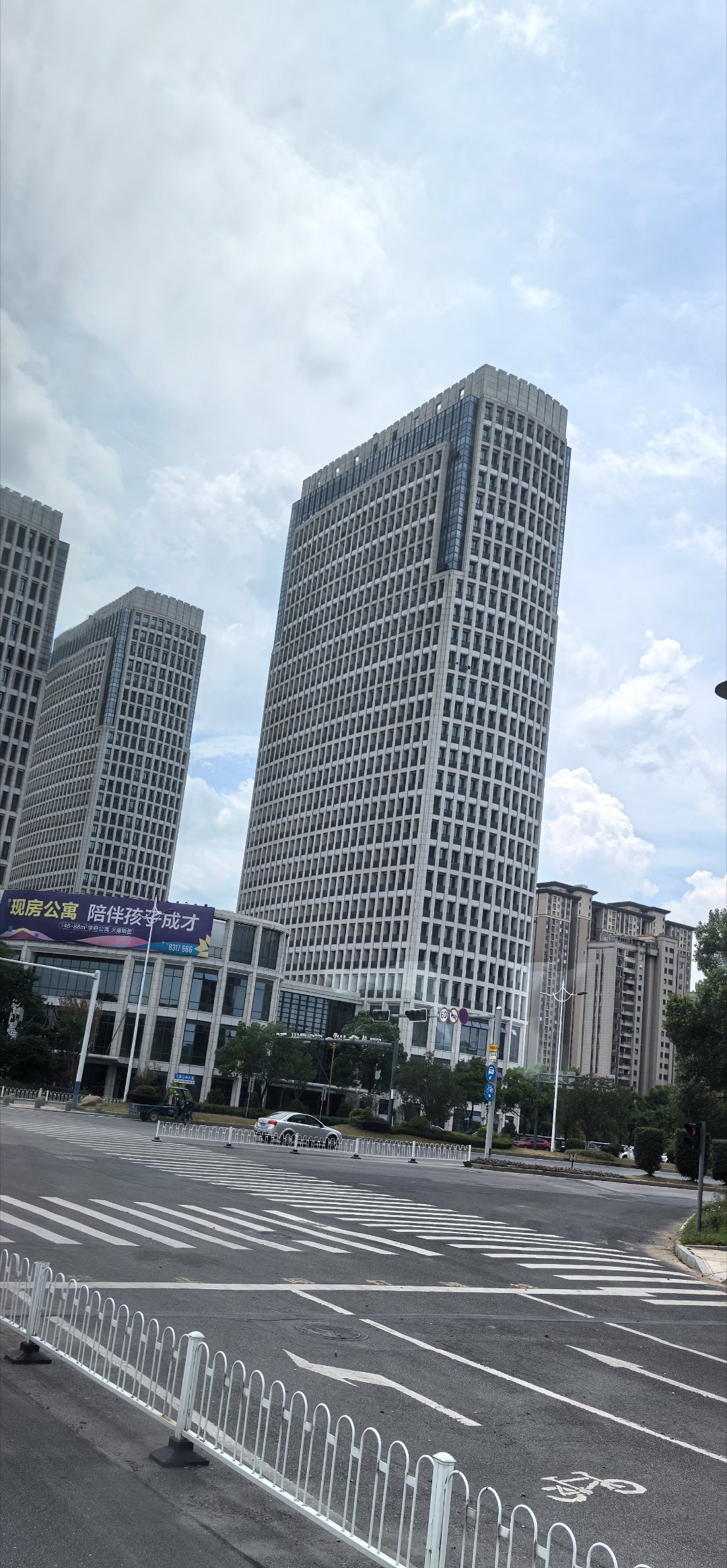 感觉上饶的城建，和名古屋差不多。没开玩笑哈。 ​​​