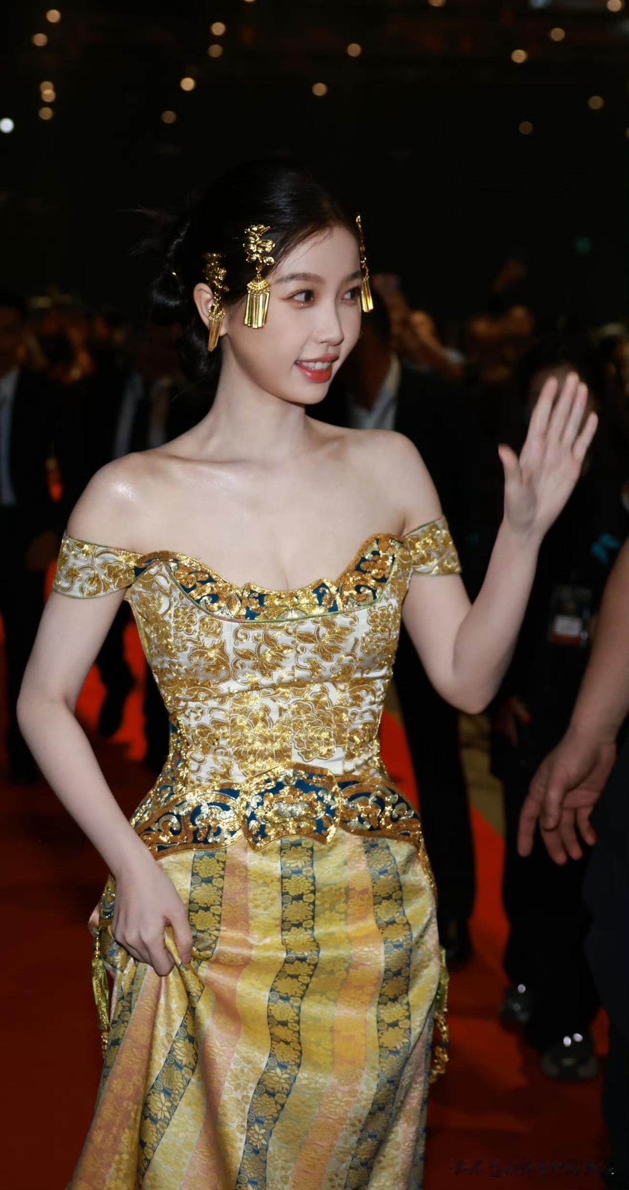 虞书欣泰国今天活动生图🈶，这状态也太好了，太好看了