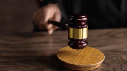 男子婚内出轨2人被开除后起诉重庆奉节烟草男职工陶某，婚内先后撩俩人，还顺手向4名