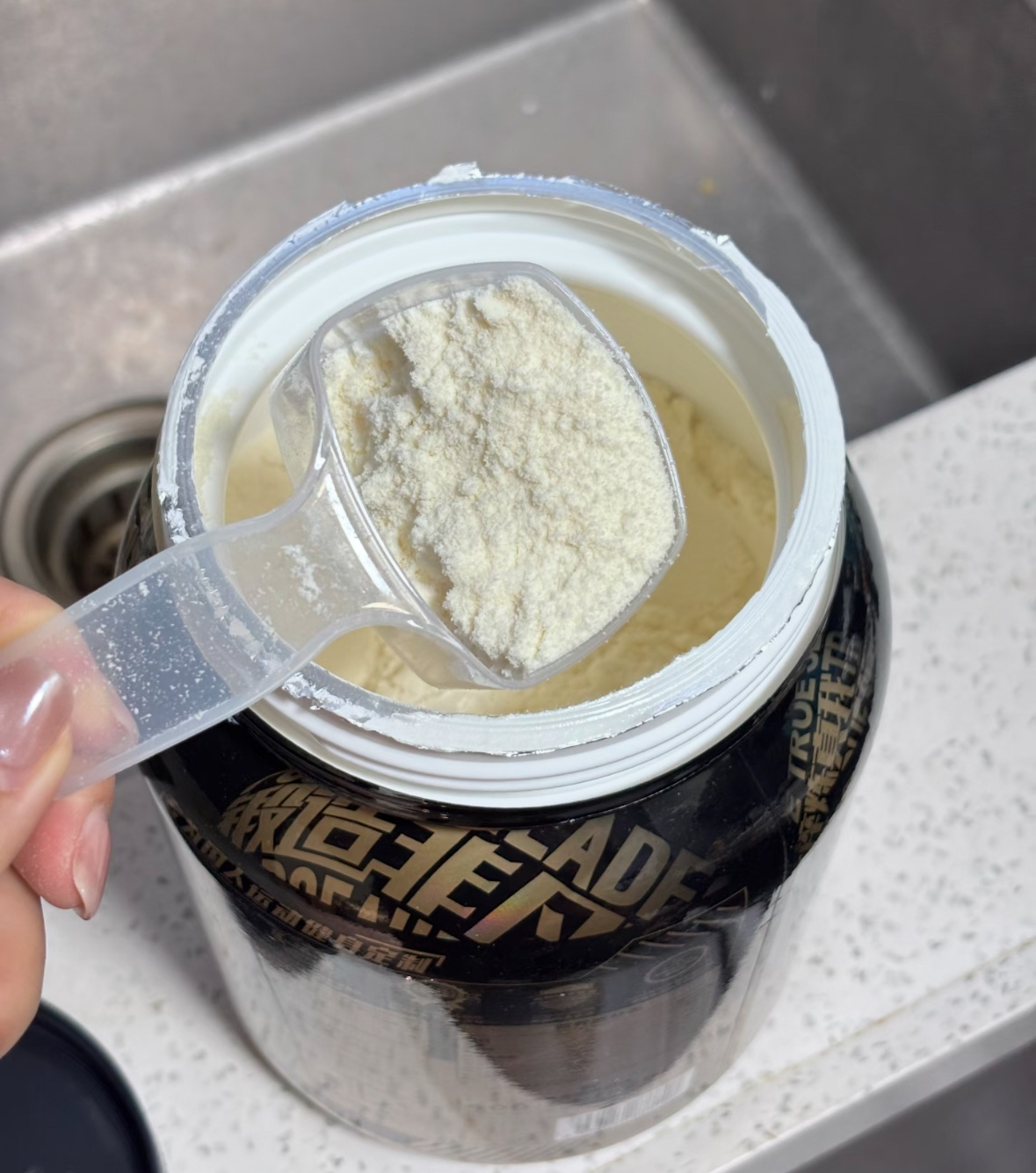 蛋白粉涨价康比特卖得多却赚少了专家称普通健身蛋白粉不是必需 近日，Myprote