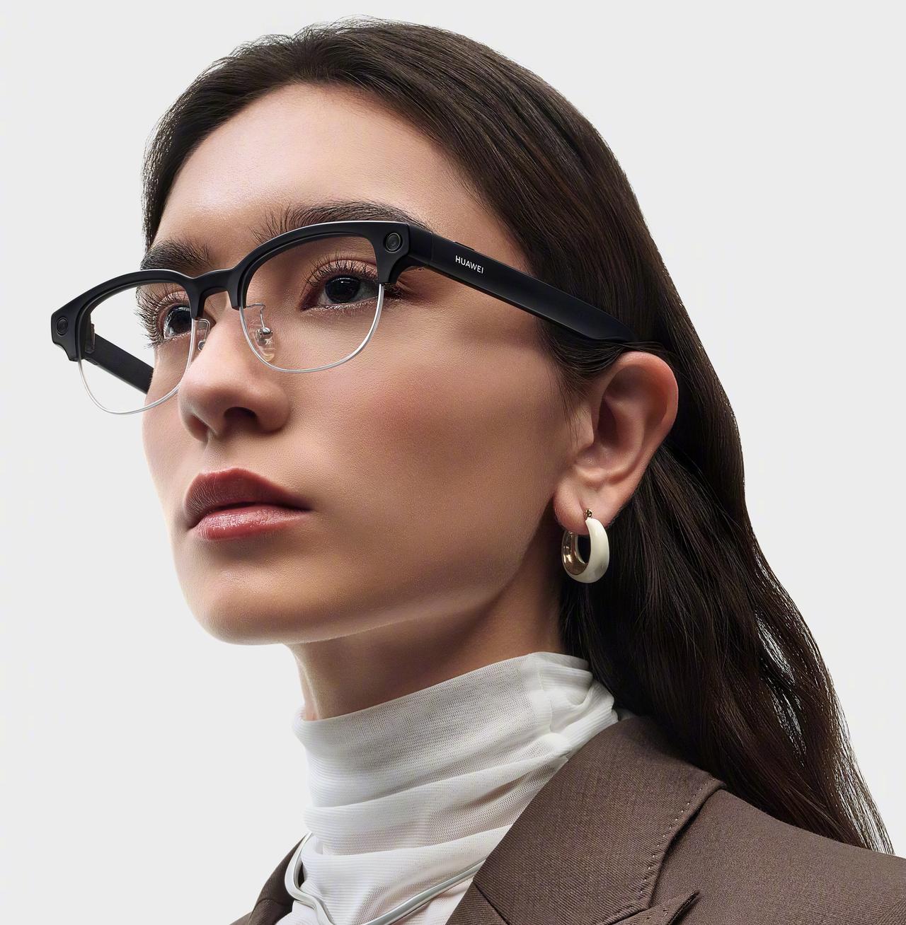 华为AI眼镜也来了！采用辨识度相对较高的半框设计，颜值还行，不知道还有没有别的款