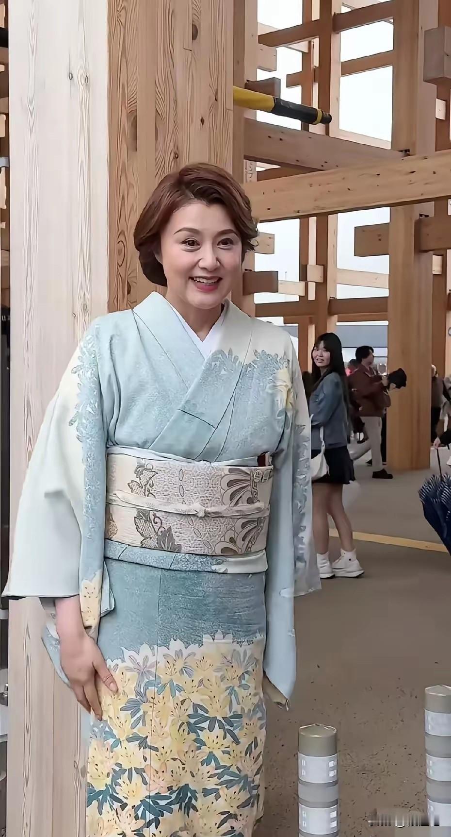 郭富城曾经想买私人飞机都要去见的前女友
这应该是郭富城曾经最爱的、对其最大方的人