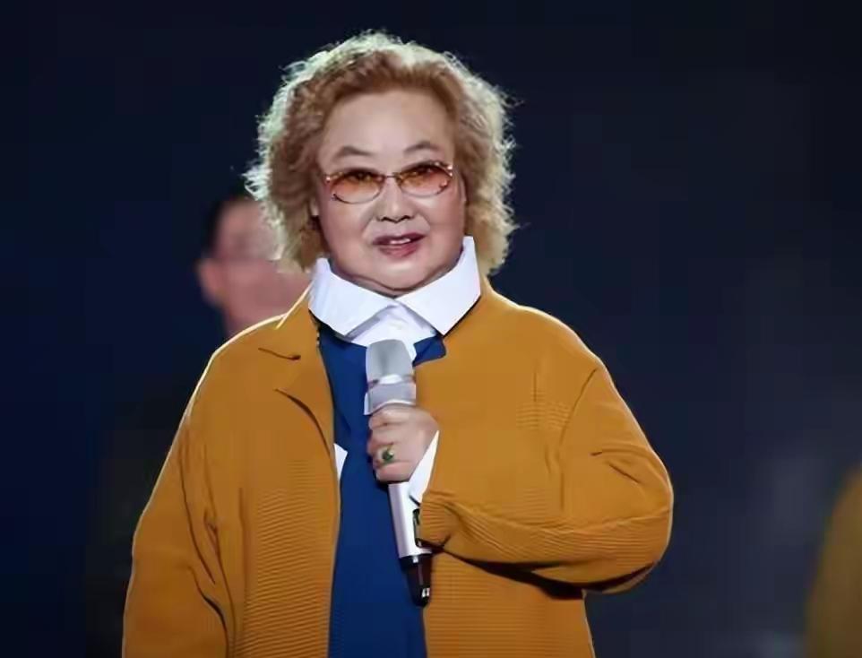 不少人都在猜，郭兰英将近百岁离世，是不是因为基因好。

其实并不是，她从小就学习