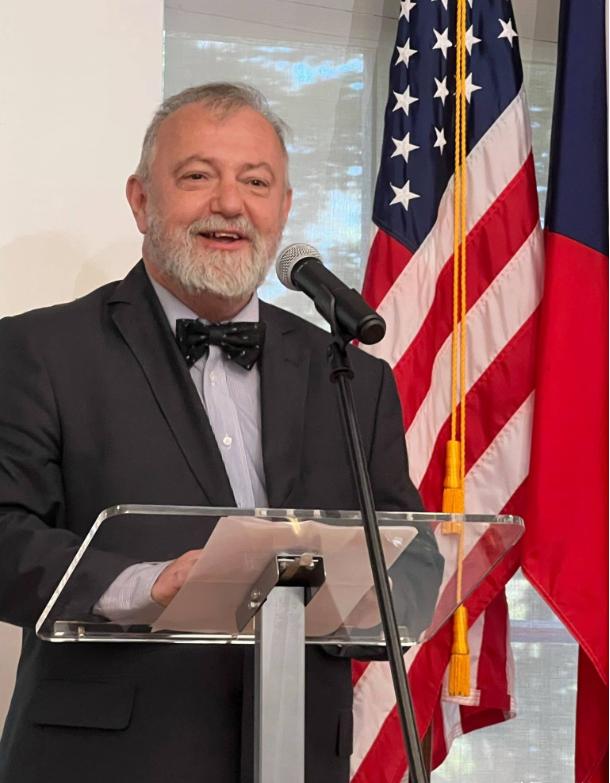 急了，捷克喊话中国
当地时间1月15日，捷克新任总理巴比什的国家安全顾问克莫尼切