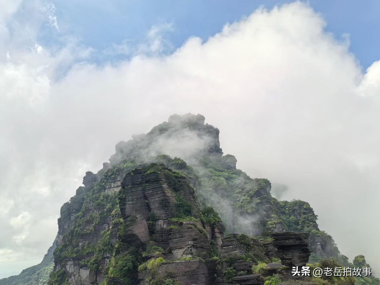 清醒看人性:
遇到事情
朋友中立,便是敌人。
敌人中立,便是朋友。
在社会关系中
