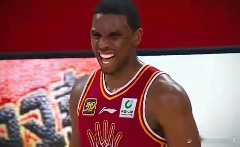 山西外援迪亚洛谈CBA与NBA差异：身体对抗更强，球迷投入度高 北京时间12月2