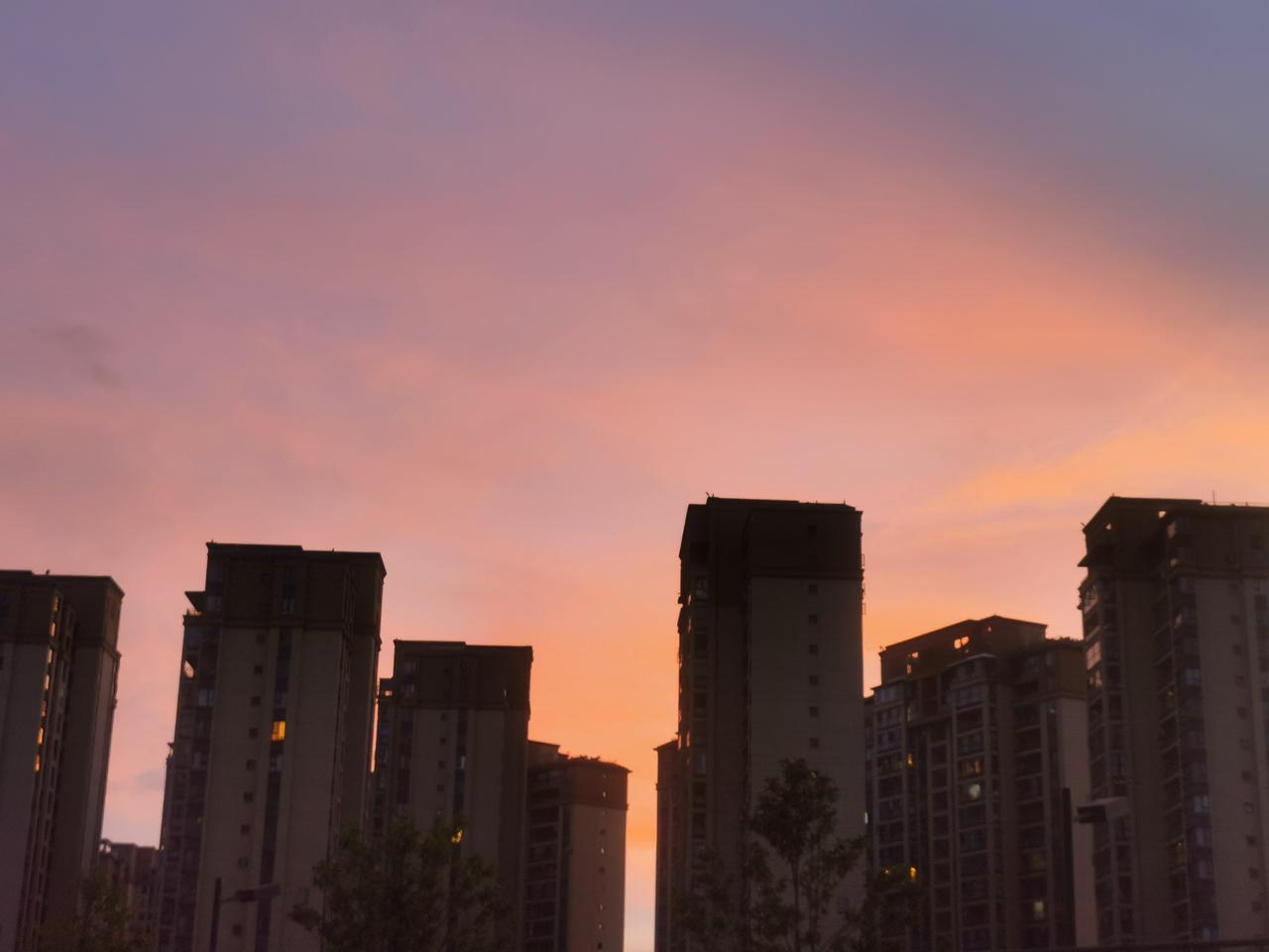 世界上从来没有什么最美的风景，只有最美的心情。