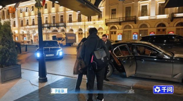 伊能静说孙杨不靠谱 孙杨打车忘提前付款 伊能静嘴上说着不靠谱，手上忙着换零钱，最