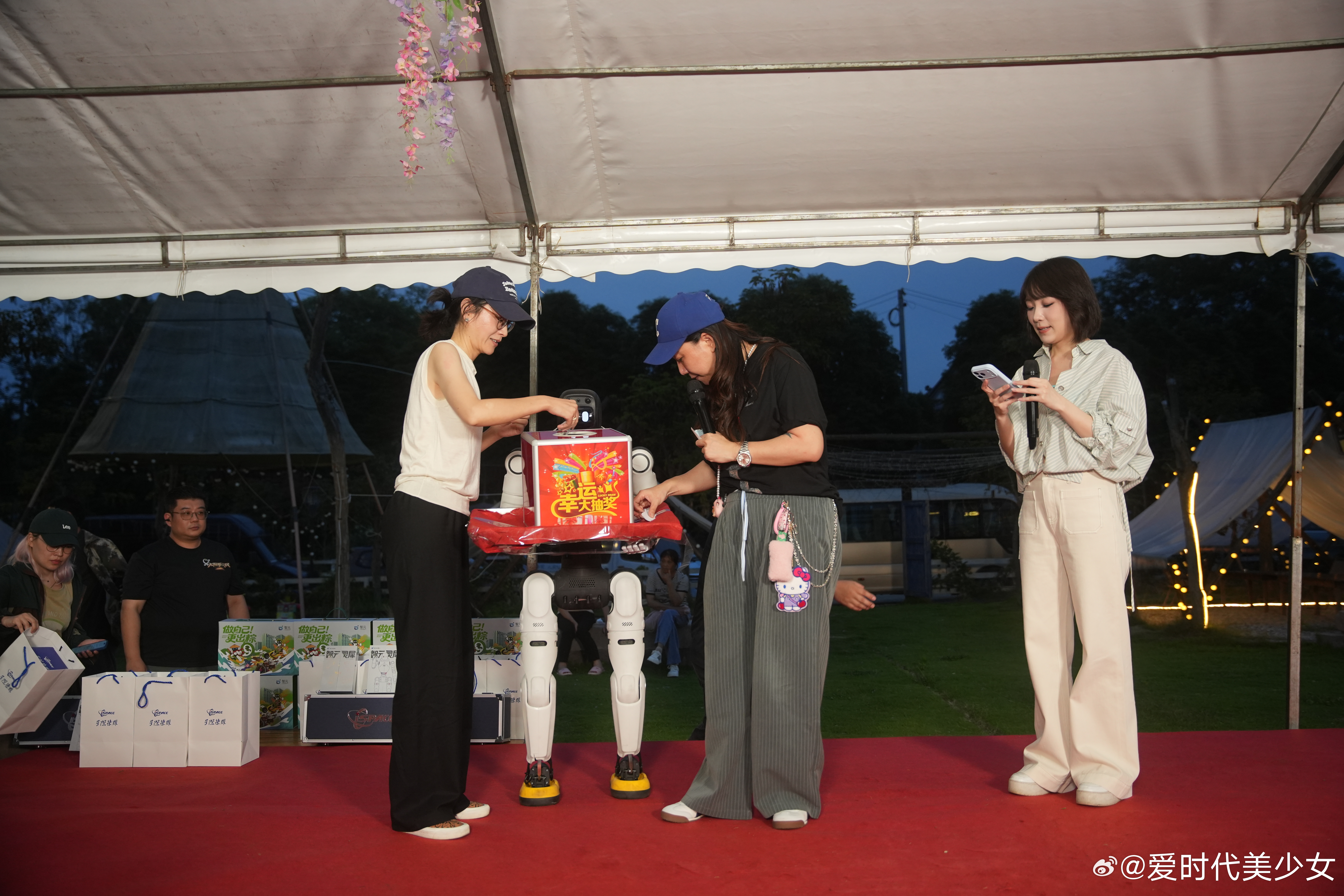 俞灏明成都掌勺白斩鸡贾冰王子奇俞灏明四川吃席贾冰精心筹备东北风味大餐犒劳剧组所有