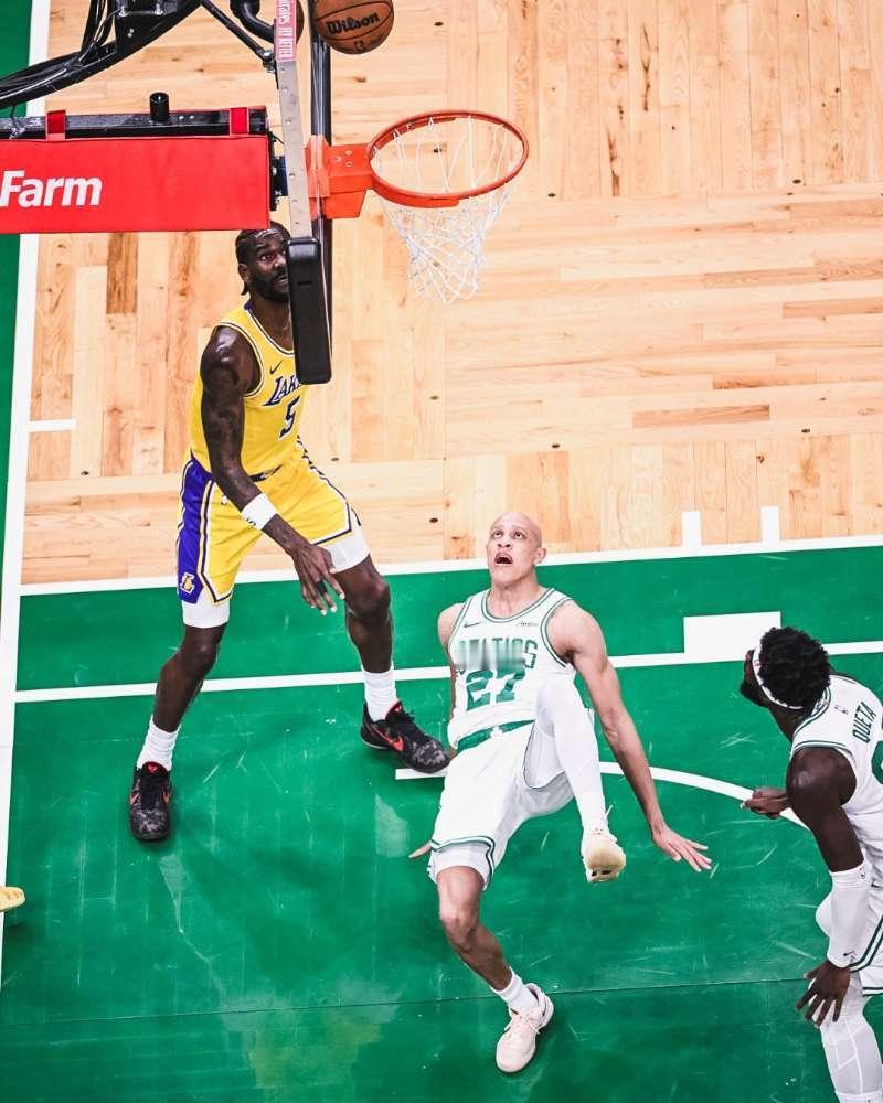 前NBA球员布雷克-格里芬在节目中谈到了乔丹-沃尔什的表现：“我感觉我已经说过很