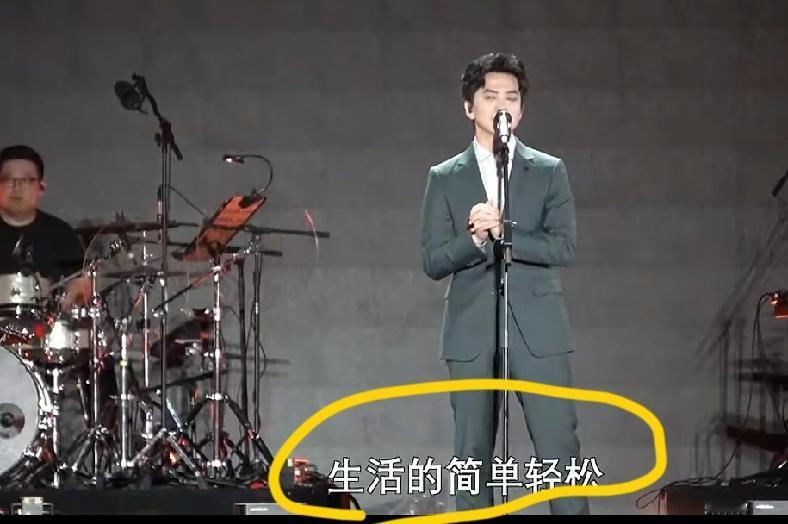 以前没有怎么关注过李健，但是看了他的节目，发现他的共情能力太强了，平和，自然，随