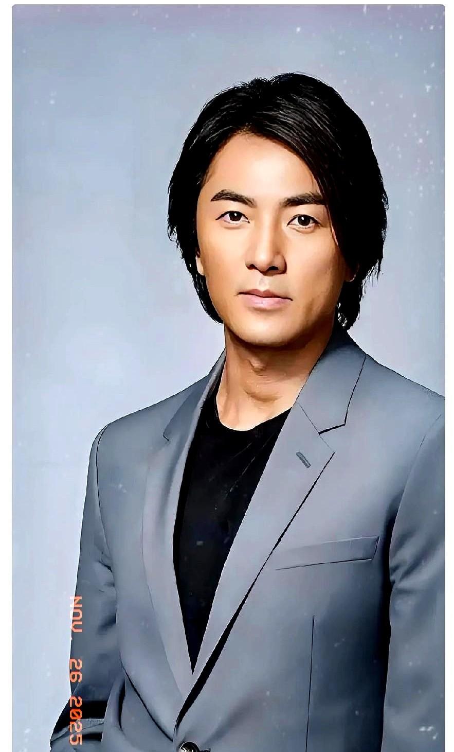 现在全网最麻烦的就是郑伊健了吧！

年过半百的他，几乎把这几年的心血都投在演唱会