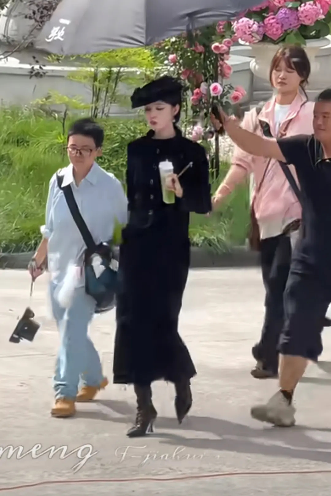 王楚然这套妆造有点精致土啊 