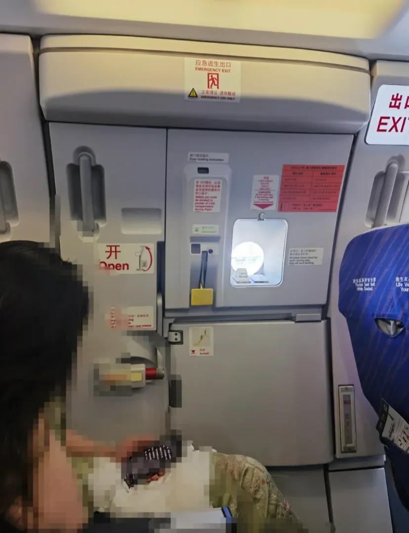 南航为啥不停的问，升舱吗?从公司行政订票后
1，短信问，99元升舱
2，值机柜台