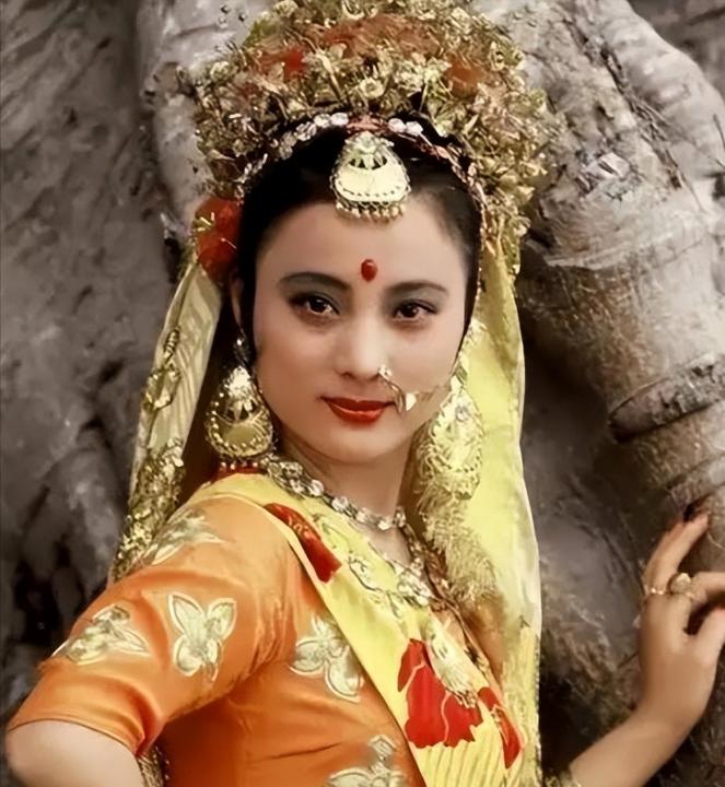 1997年，李玲玉嫁给犹太富豪杰瑞，新婚夜，李玲玉开玩笑地说：“你就不怕我嫁给你