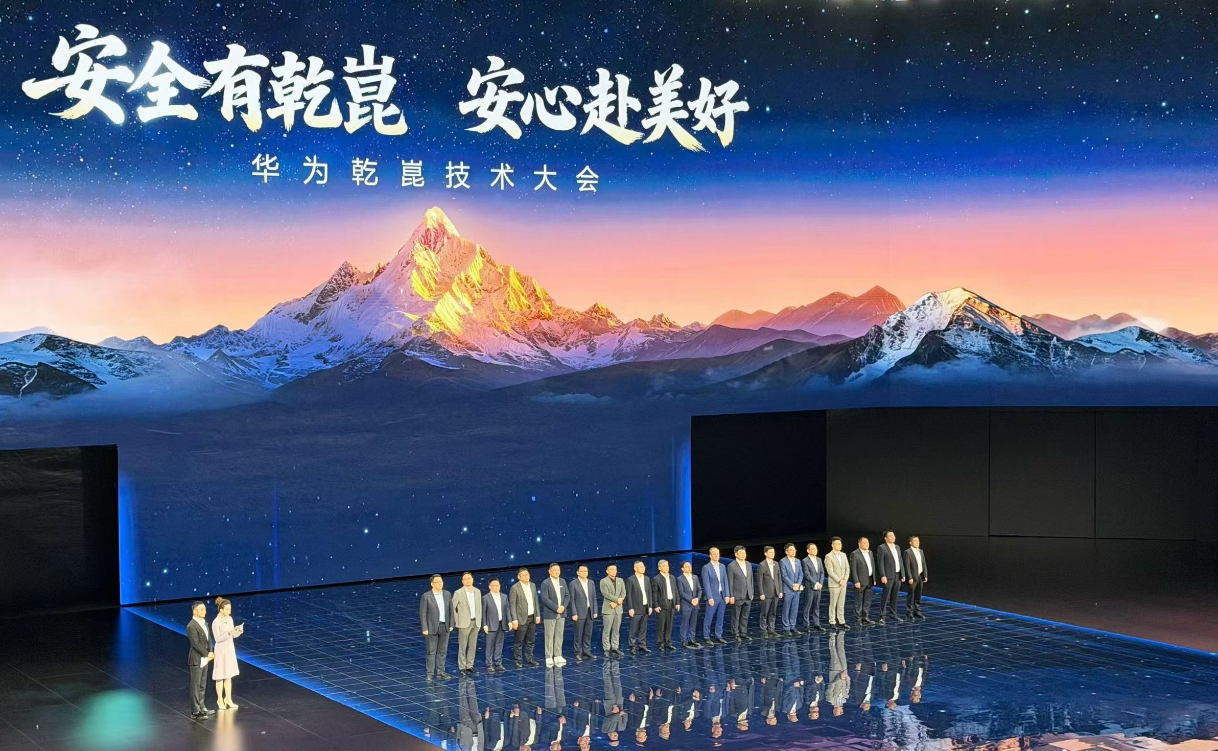 鸿蒙智行，乾崑智驾，华为用电动化和智能化整顿了中国汽车。五年之后，中国车市，会是