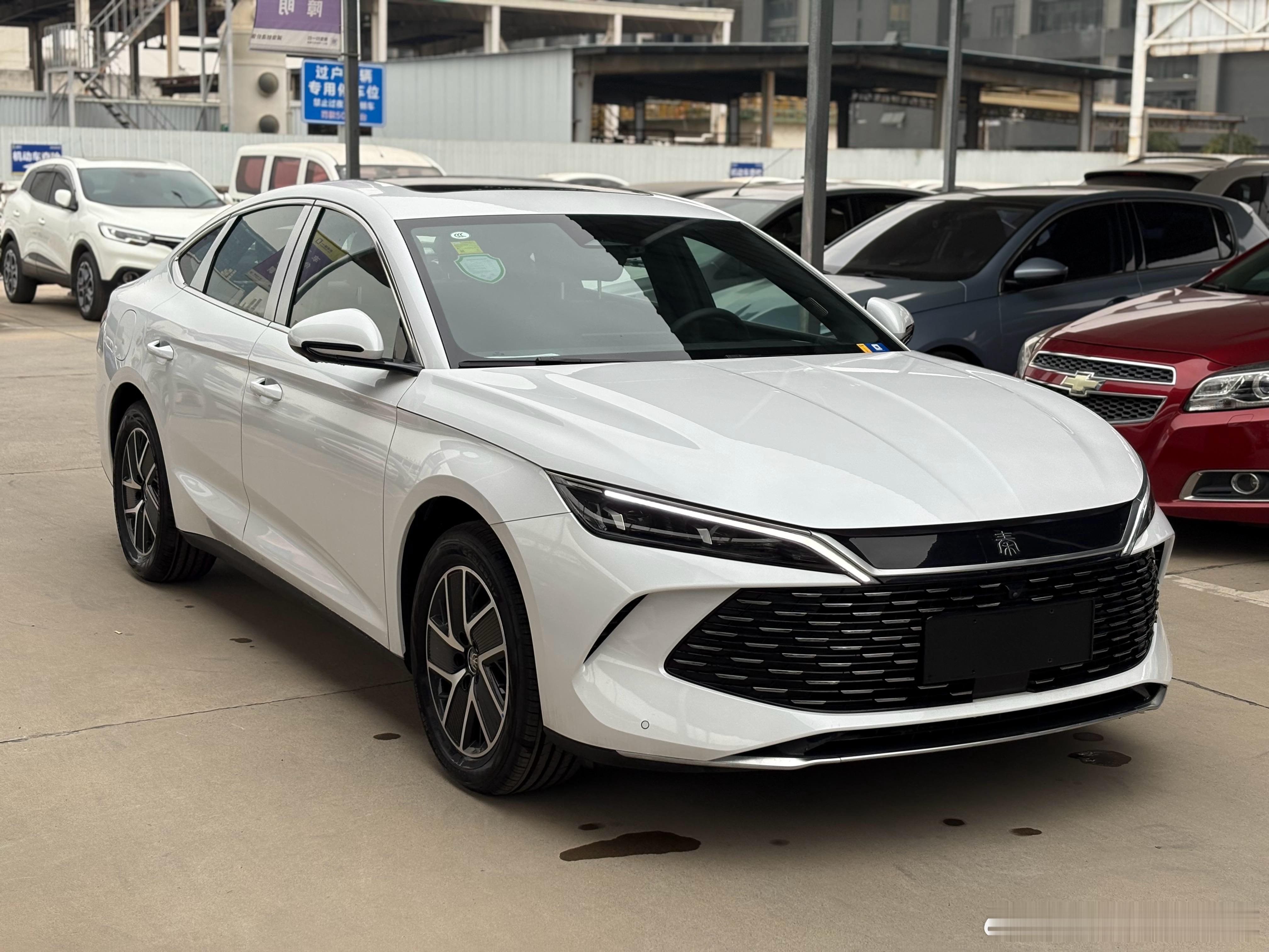 新车 上牌一个月 秦L-dmi 120Km超越24款次顶配车型 上完牌就没开指导