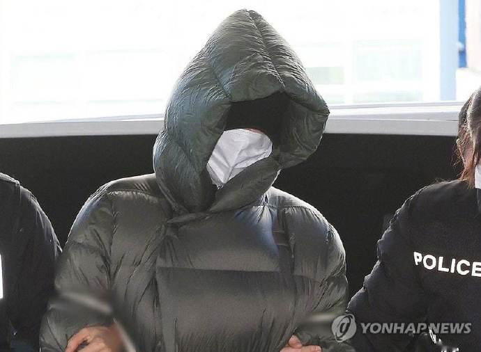 黄荷娜出席审查黄荷娜出席拘捕令审查 涉毒韩国南阳乳业外孙女黄荷娜出席拘捕令审查，