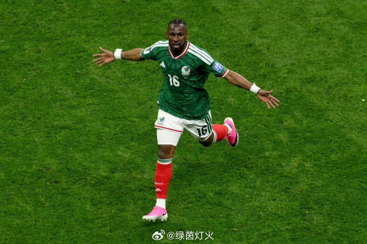 墨西哥vs厄瓜多尔破咒一战封神！墨西哥2-0零封厄瓜多尔，迷失的南美防线难挡阿兹